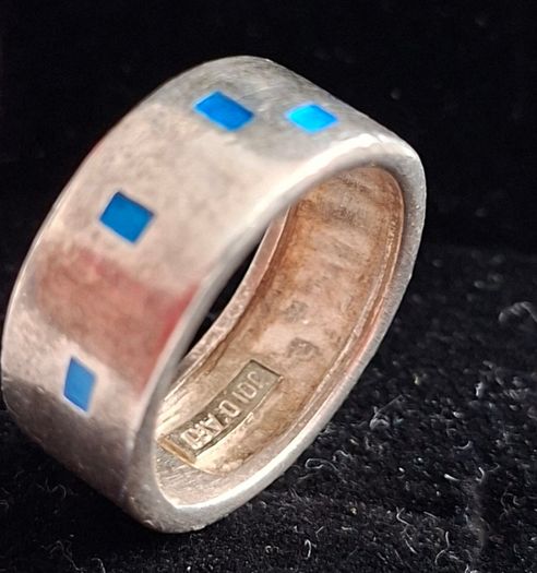 Vintage sterling silver size Q