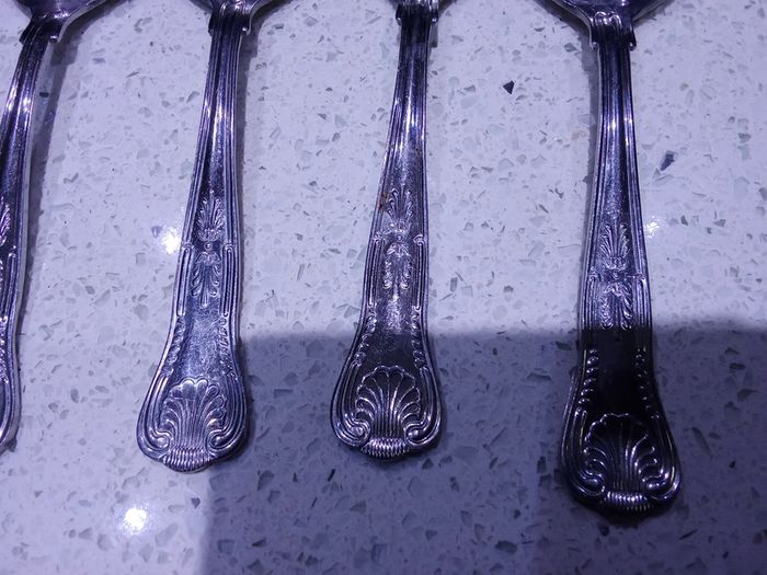 Cutlery (spoons, knives)