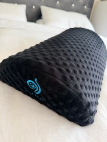 New Huanuo Ergonomic Foot Rest Cushion in Black