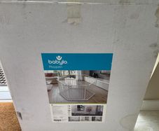 3.6m of Babylo playpen with wall connections.