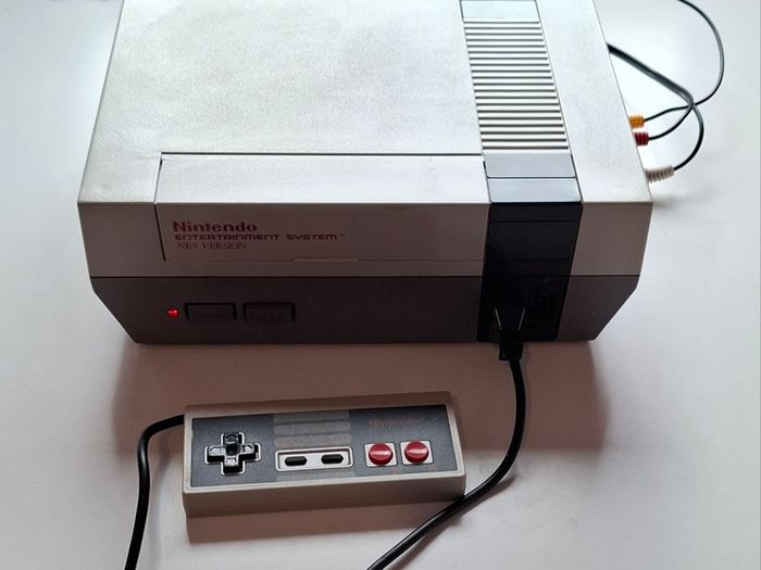 NES Console (Nintendo Entertainment System)