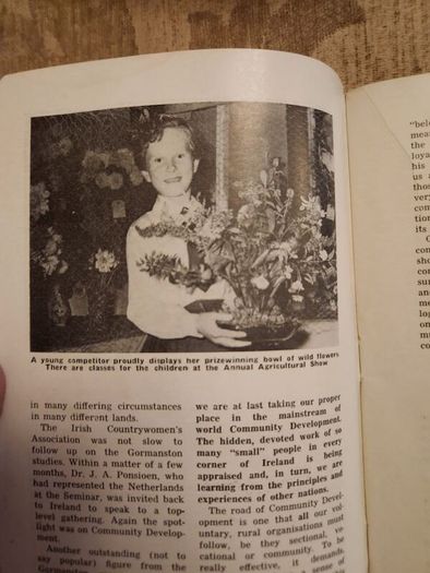 The Irish Countrywoman Official Year Book 1963-1964. Bantrace Na Tuata. Paperback In Good Condition.
