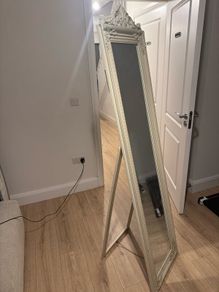 Standing mirror
