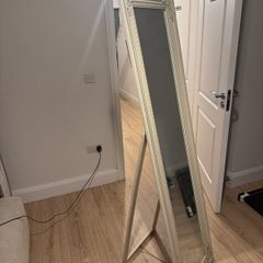 Standing mirror