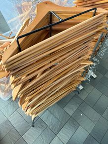 wooden hangers x 500
