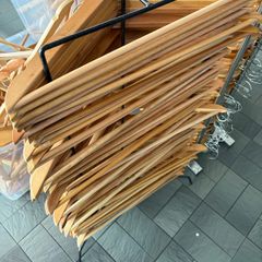 wooden hangers x 500