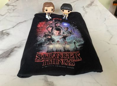 stranger things Mike and 11 Funko Pops with xxl Pull and Bear T shirt