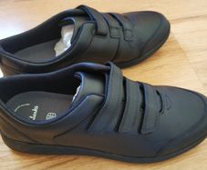 Clarks 9.5G / 44 NEW