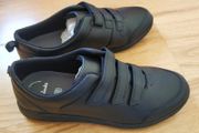 Clarks black leather 9.5G / 44 New!