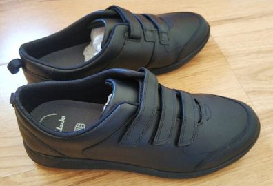 Clarks black leather 9.5G / 44 New!