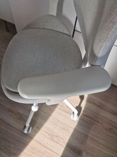 IKEA Office Chair with Armrests (Beige/White) - Good Condition