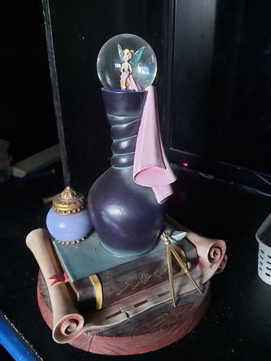 Tinkerbell Disney snow globe