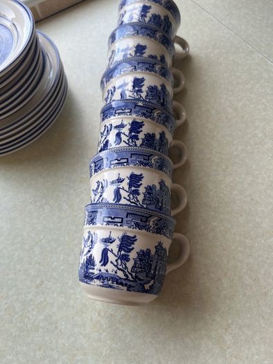 Vintage Arklow Pottery "Willow " 20 piece Teaset in Mint condition