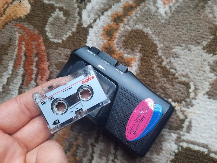 Voice activated recording system  tape dictation machine recorder player