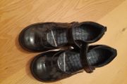 Girl's shoes