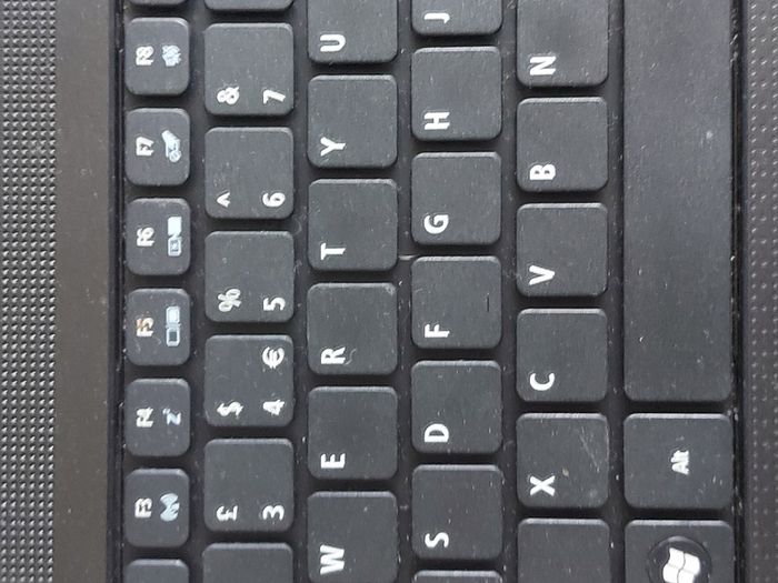 emachines E732 Series 15. inch Laptop, Model ZRDB, Intel Pentium CPU P6200, 2.13GHz, 3GB Ram, 218GB SSD, Windows 7, 64bit, Firefox, Opera, Chrome and VLC