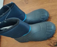Quechua Kids' Warm Waterproof Snow Hiking Boots Size 34/35 (Model SH100) from Decathlon.
