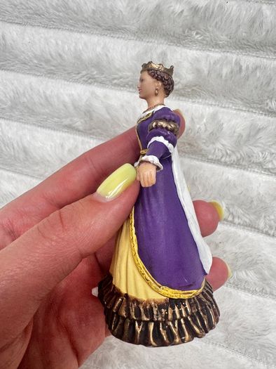 2002 Papo Medieval Attire Queen Approx. 9 cm. Damaged Nose Used Please see photos
