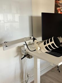 RODE PodMic USB White and Elgato Wave Mic Arm LP White Bundle