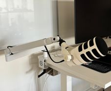 RODE PodMic USB White and Elgato Wave Mic Arm LP White Bundle