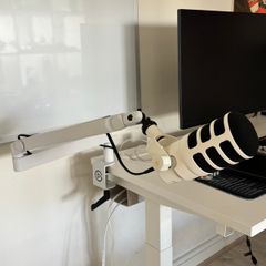 RODE PodMic USB White and Elgato Wave Mic Arm LP White Bundle
