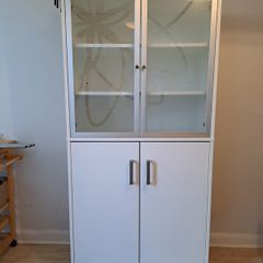 Display cabinet in excellent conditions