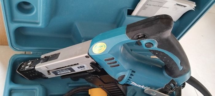 Makita 6843 Auto Feed 110v