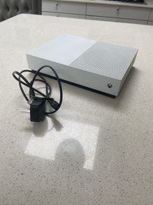 Xbox 1 with power cable