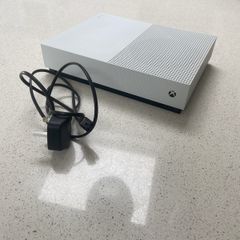 Xbox 1 with power cable