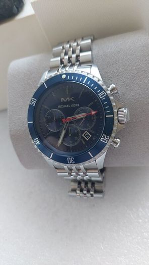 Michael Kors Bayville Chronograph MK8727 A Timeless Masterpiece