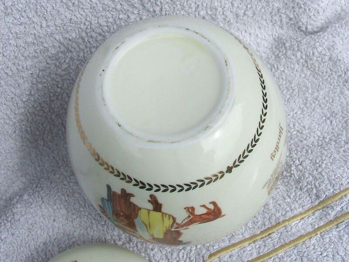 YARDLEY LONDON (Old English Lavender) - a vintage ginger jar with Yardley name and images (1960's / 1970's)