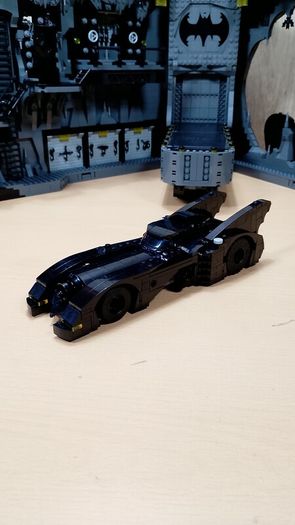 LEGO 76252 Batcave - Shadow Box