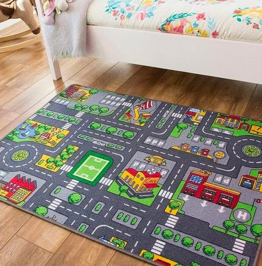 Cortins and rugs for children room