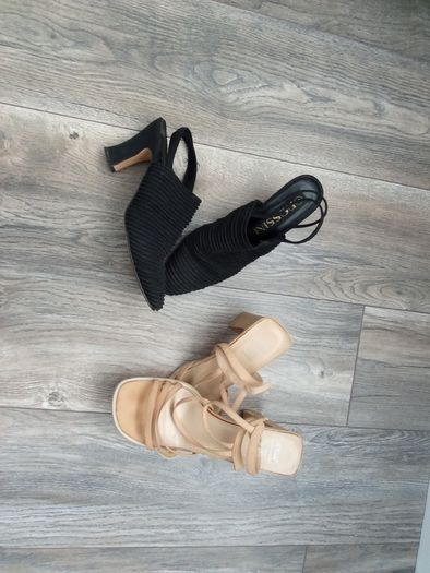 Women's Sandals x 2.