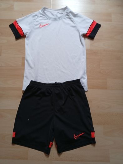 Nike T-shirt & Shorts Set (( Perfect Again 10-11yrs))
