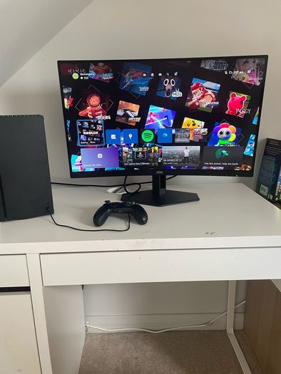 xbox series x ( comes with controller box and cables aswell )
