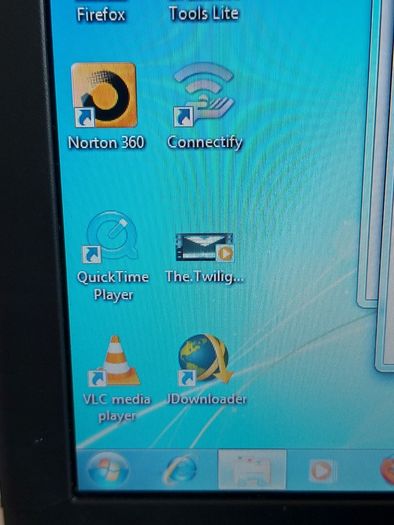 ACER EXTENZA 4220, Vintage, Intel Celeron CPU 530, 1.73GHZ, 32bit, 512mb Ram, 65GB HDD, Windows 7,  Firefox, Opera, Chrome and VLC
