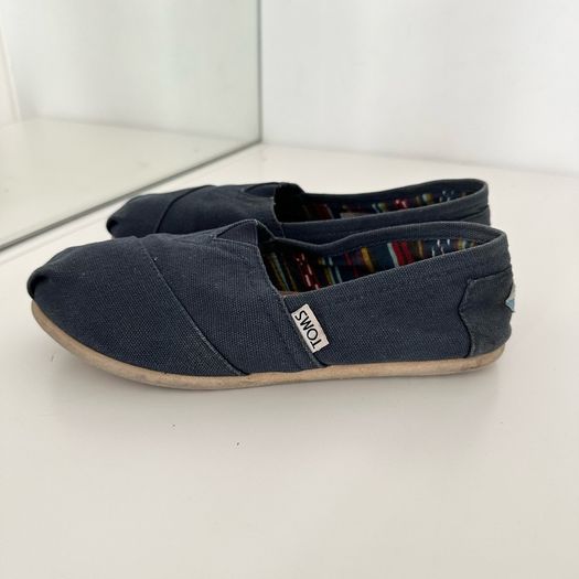 Toms navy shoes UK4