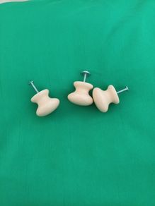 3 x ceramic cream furniture knobs