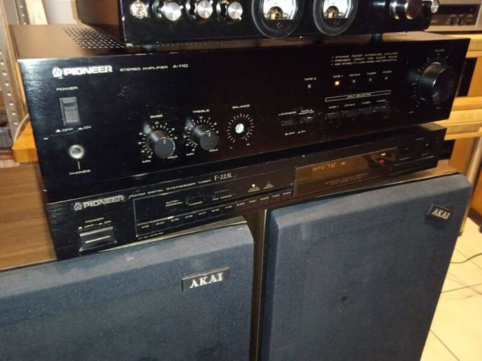 pioneer stereo amplifier and fm radio tuner