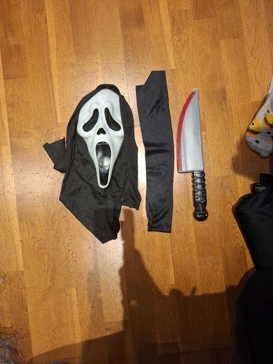 costume