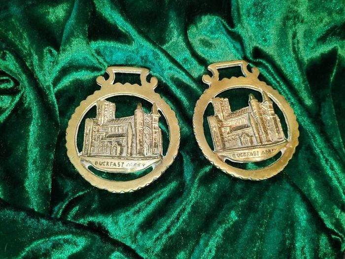 Horse medallions