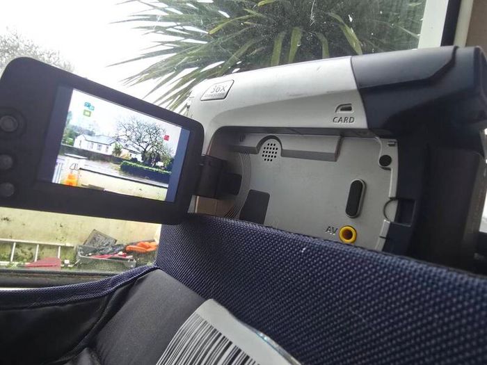 Canon dc301 dvd camcorder