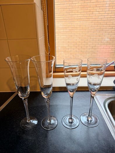 champagne glasses