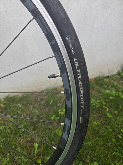Cube attain road bike