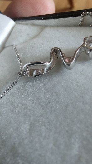 9k white gold pendant