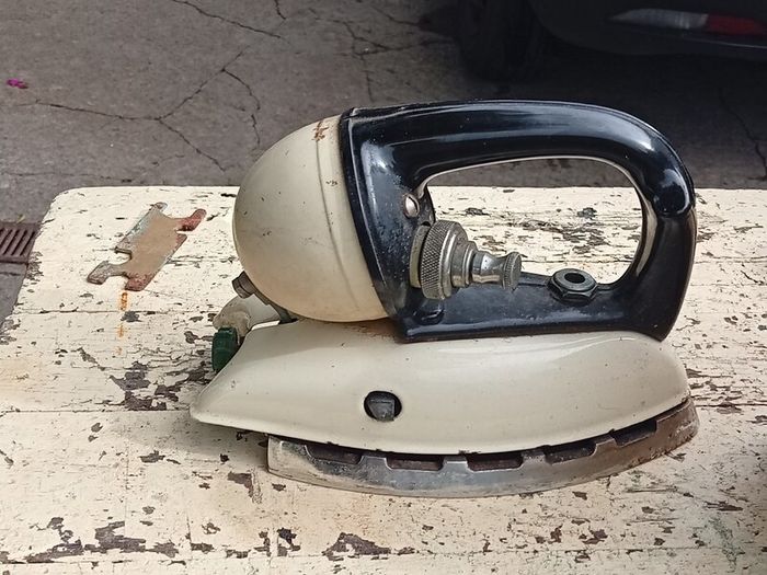 Vintage Tilley Iron