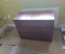 chest of drawers