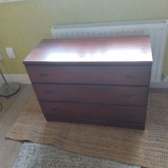 chest of drawers