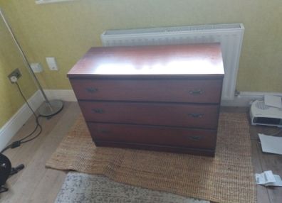 chest of drawers